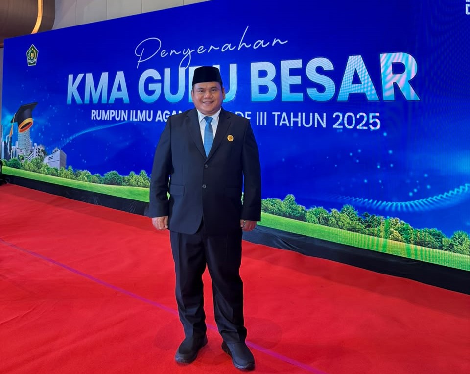 Kado Puitis Pengukuhan Guru Besar Prof. Dr. KH. Hasani Ahmad Said, MA.